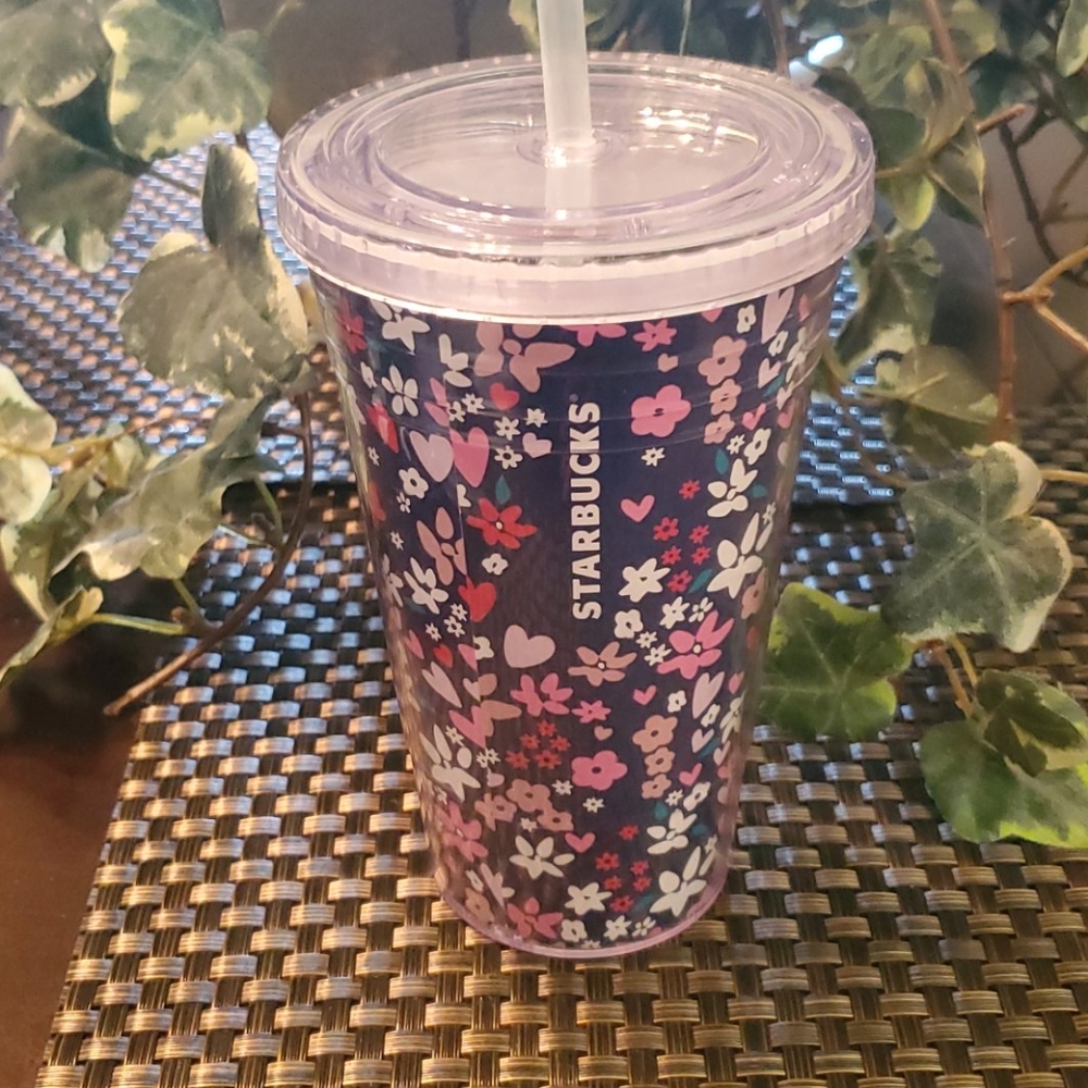 Starbucks 16oz cup with straw